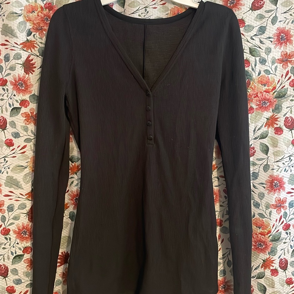 Lululemon close call Henley